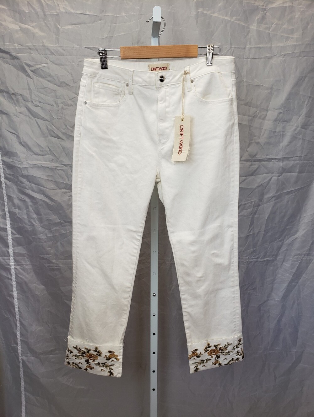 Driftwood Colette Floral Cropped Embroidered Cuff Jeans White Size 31 NEW